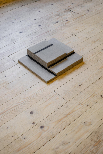 disentangled at a single stroke ニ, oil on linen, 10 x 40 x 35 cm, 2020