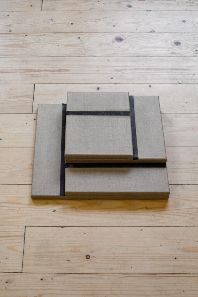 disentangled at a single stroke ニ, oil on linen, 10 x 40 x 35 cm, 2020