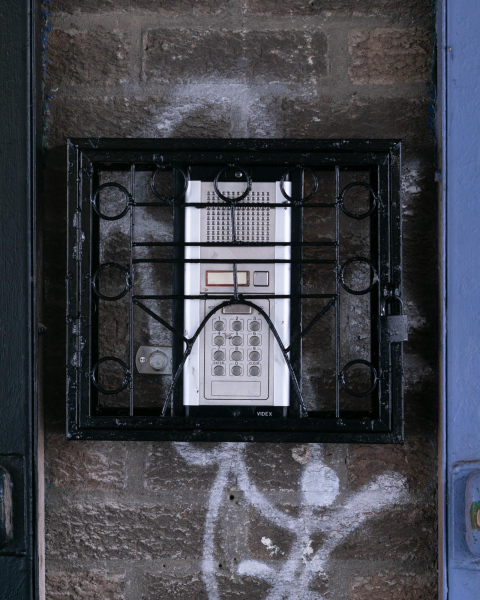 Renata Ottatiapt. #2,Calle 9no y la principalGuayaquil, Ecuador,&nbsp;2025Steel, doorbell, 1:20 minutes audio32 x 31 x 6 cm